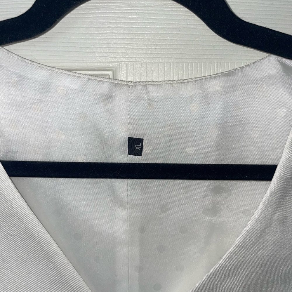 Elegant White Women's Buttoned Vest - Picture 2 of 3